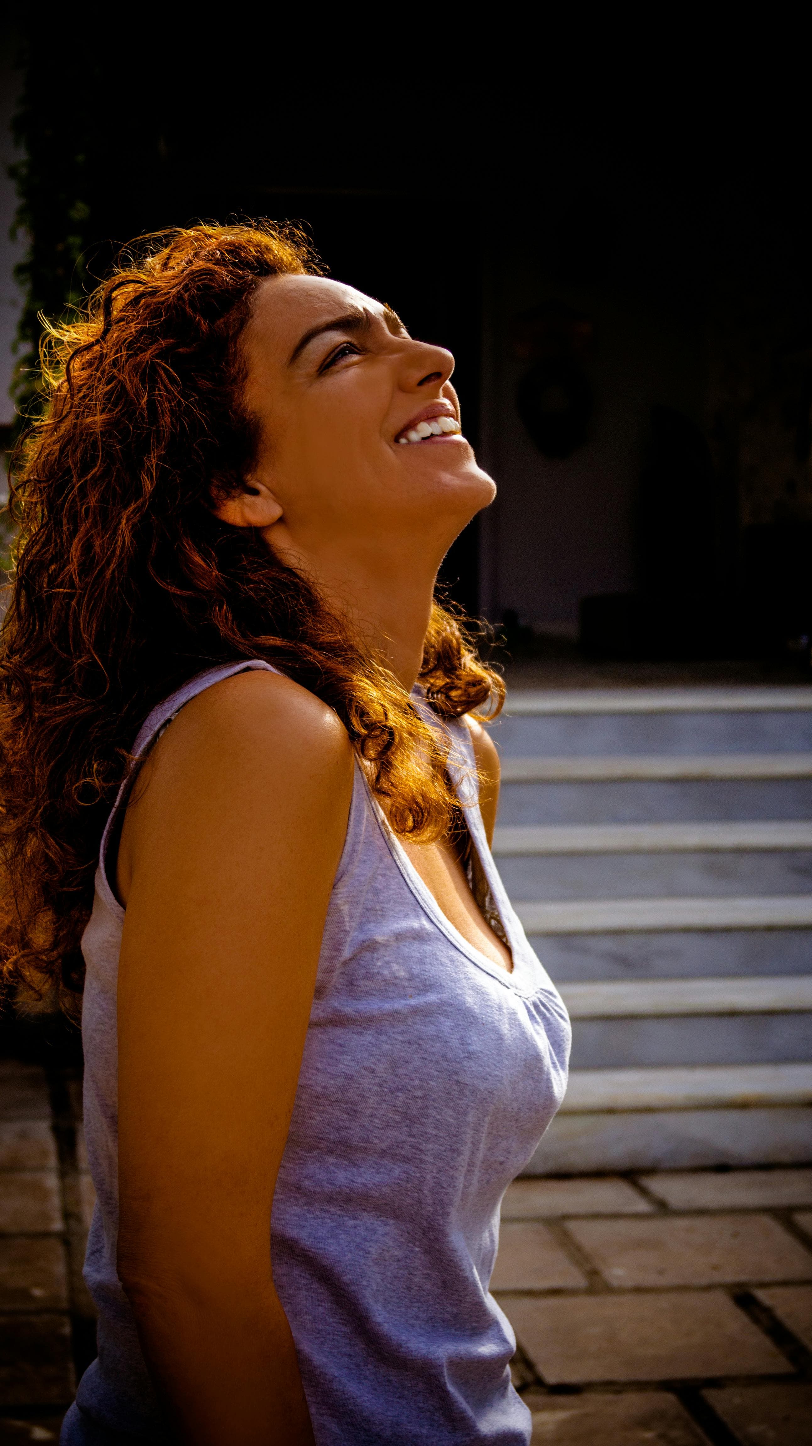 Lyni AI virtual receptionist answering a customer call